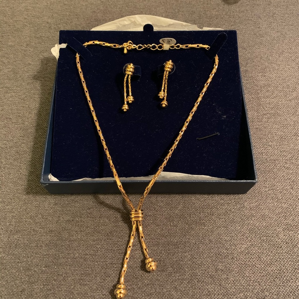 2/$15 Jewelry Set: Goldtone design